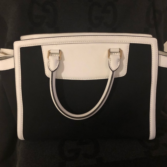 Authentic Michael Kors Handbag - Picture 3 of 7